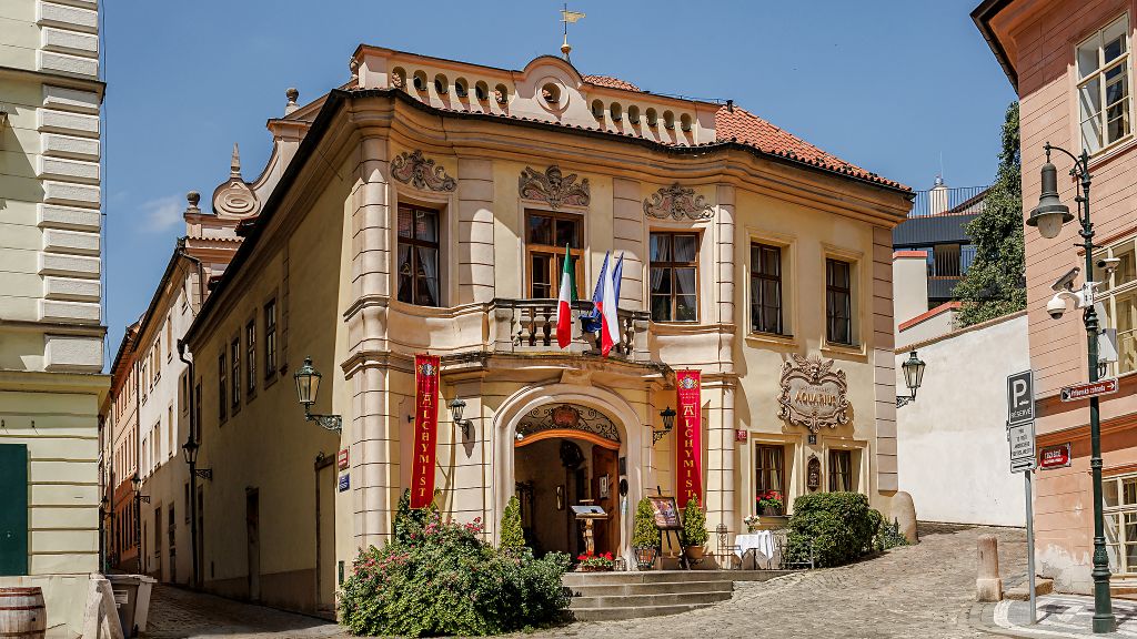 Soukromá conciergerie v Praze: osobní majordome, kulturní přístupy a absolutní diskrétnost