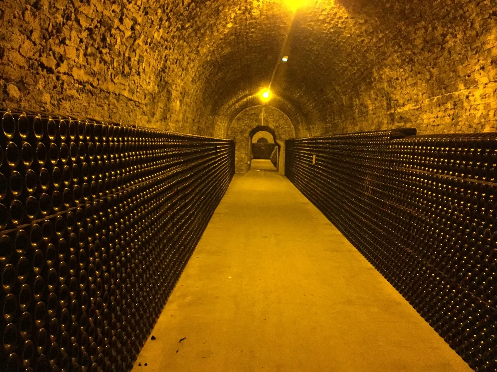 Champagnes de luxe français : Ruinart, cuvées de prestige et clubs ultra-luxe — AC Private