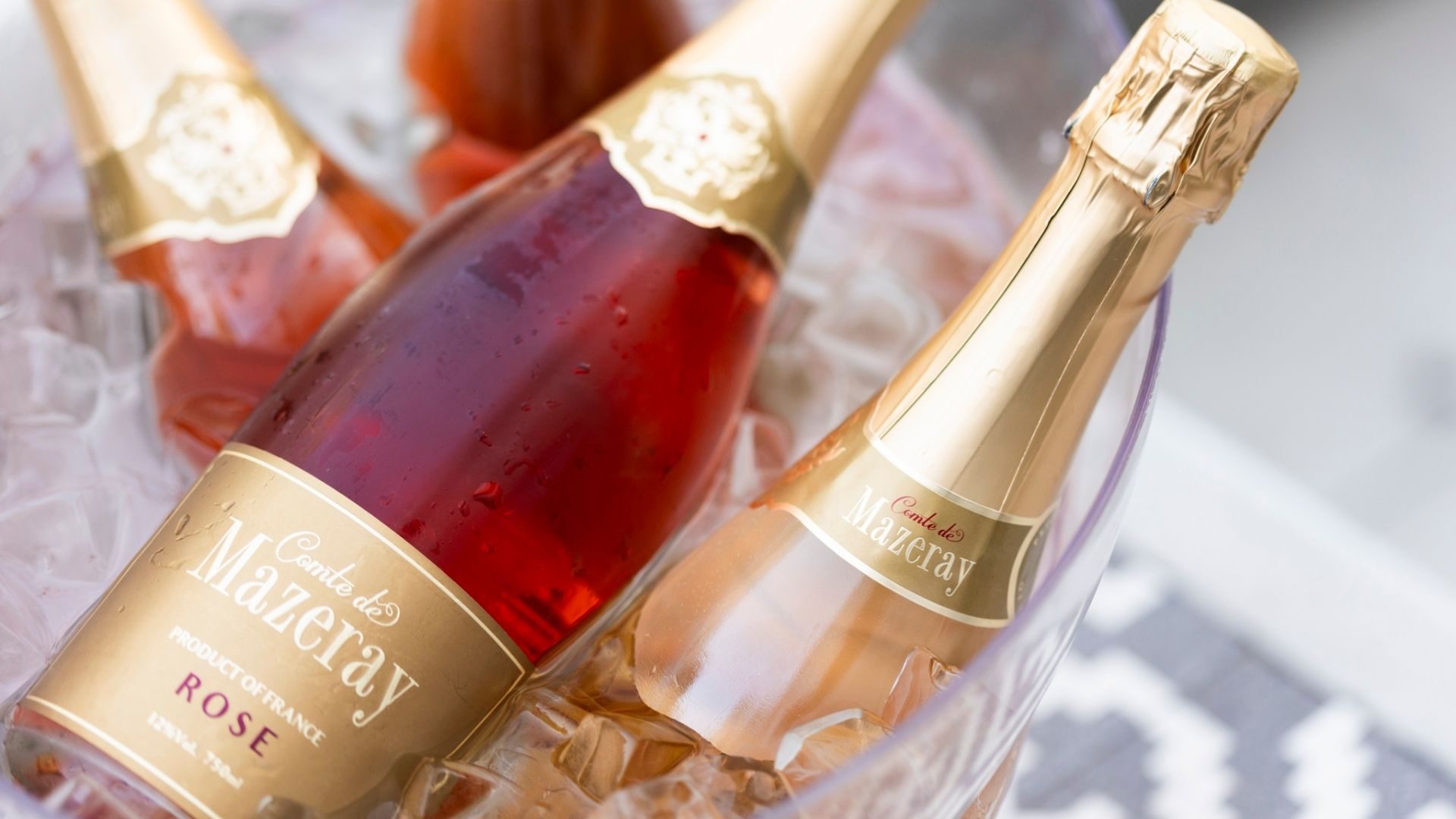 Comte de Mazeray : le champagne aux paillettes d'or 24 carats, sourcé par AC Private — Comte de Mazeray