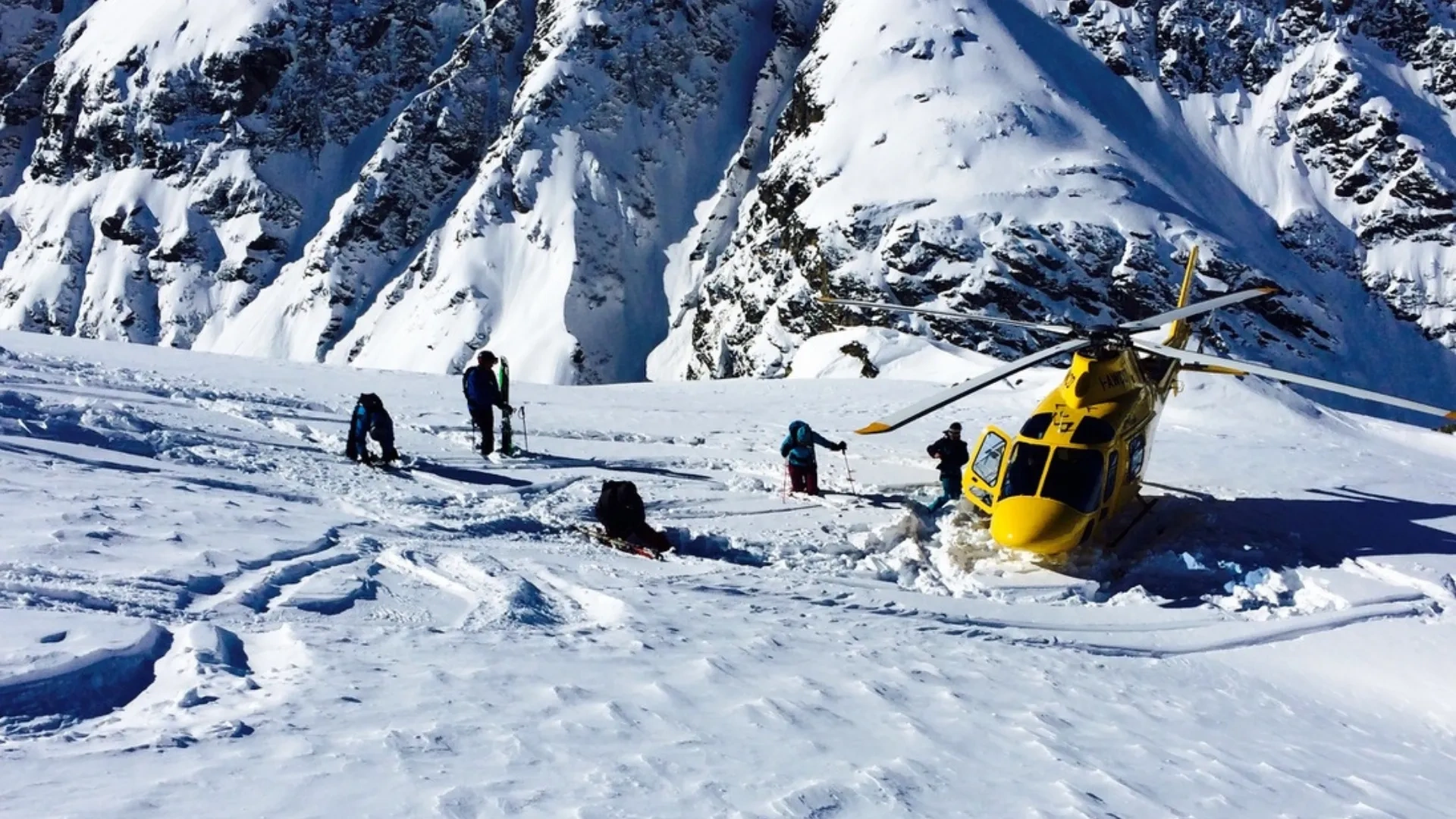 Héliski privé dans les Alpes françaises : prestataires, assurances, organisation par une conciergerie UHNWI