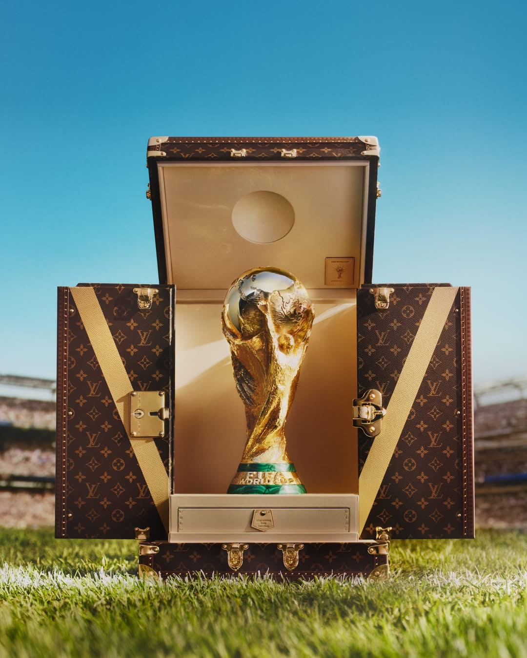 The Louis Vuitton trophy trunk: when the 2026 World Cup enters luxury legend — photo 1