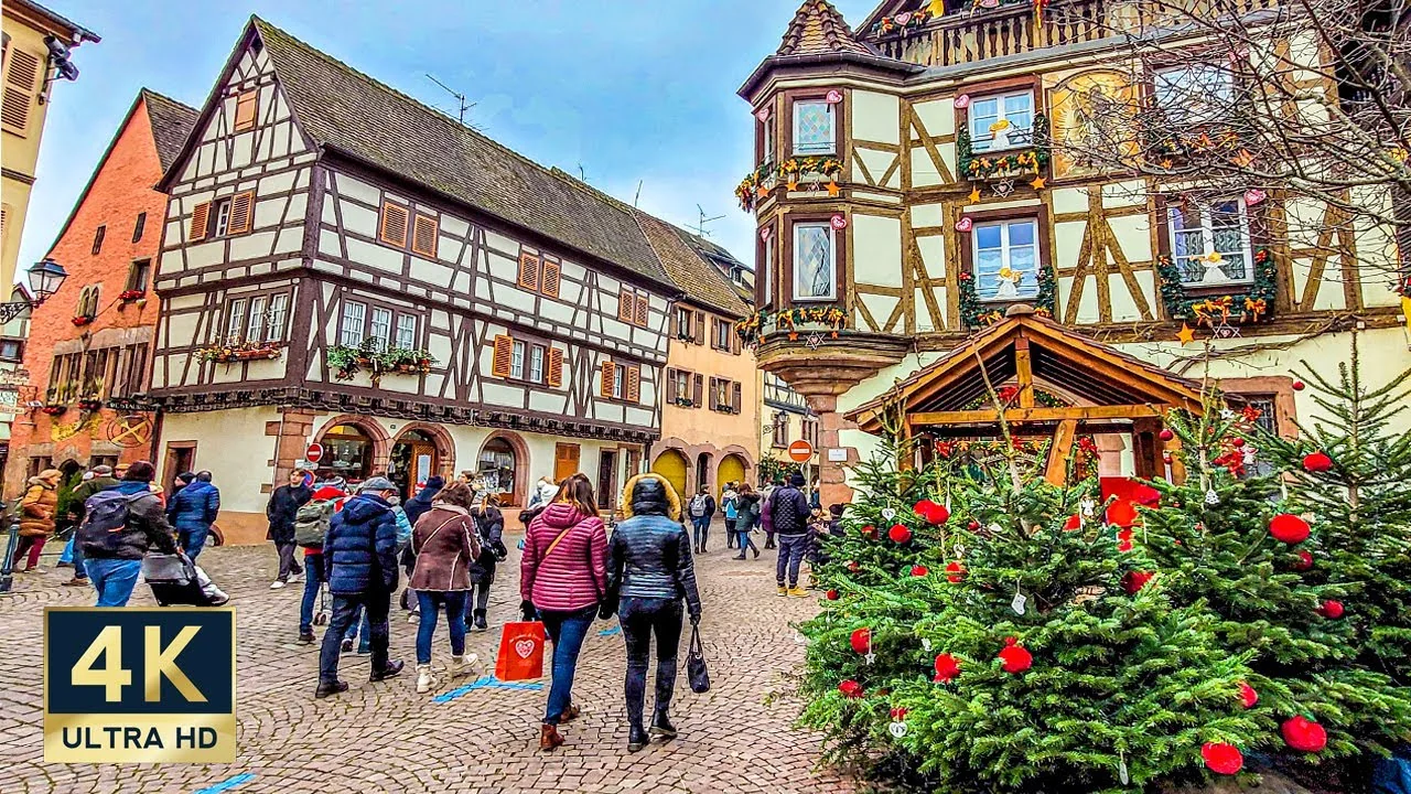 The intimate Christmas market of Kaysersberg in medieval lanes