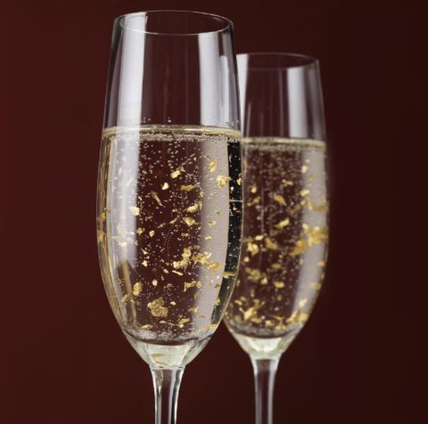 Comte de Mazeray : le champagne aux paillettes d'or 24 carats, sourcé par AC Private — Paillettes d'or 24 carats en suspension dans la flûte
