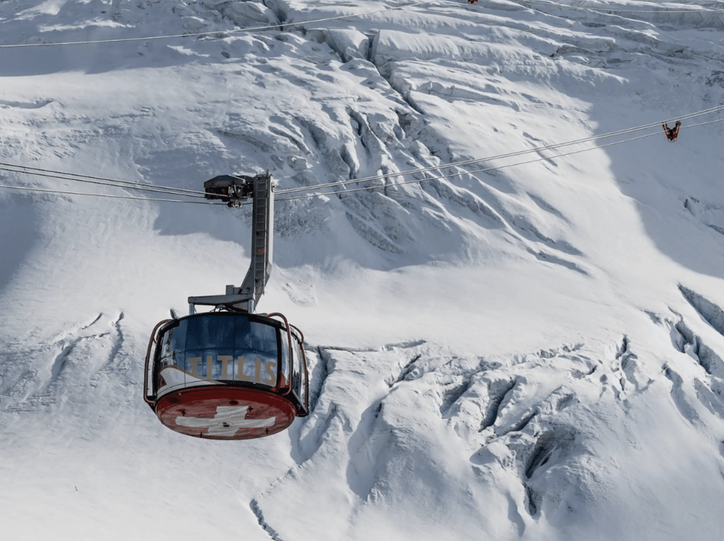 Seating and alpine panorama in the Bucherer Rolex boutique of the Titlis Tower