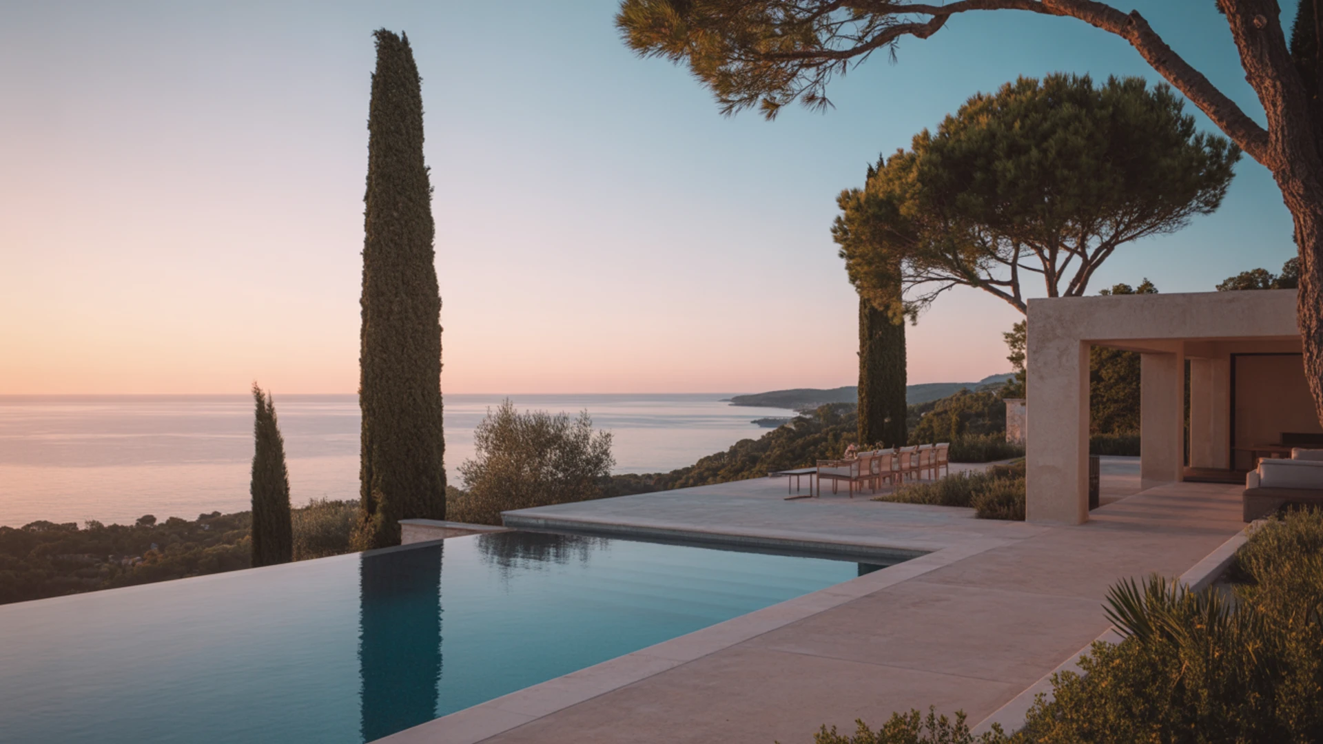 Rent a luxury villa in Saint-Tropez: complete guide (Pampelonne, Les Salins, La Moutte, Ramatuelle)