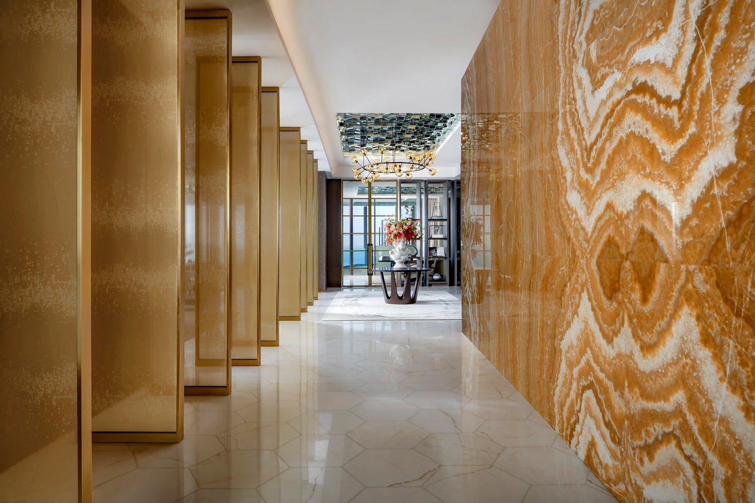 Salon d'un penthouse ultra-luxe à Dubaï avec vue panoramique