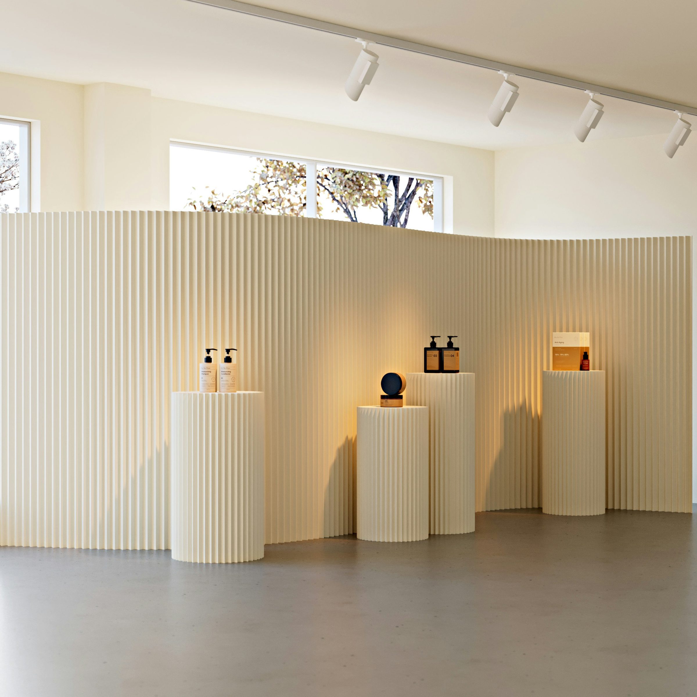 Minimalistischer privater Showroom in Elfenbeintönen