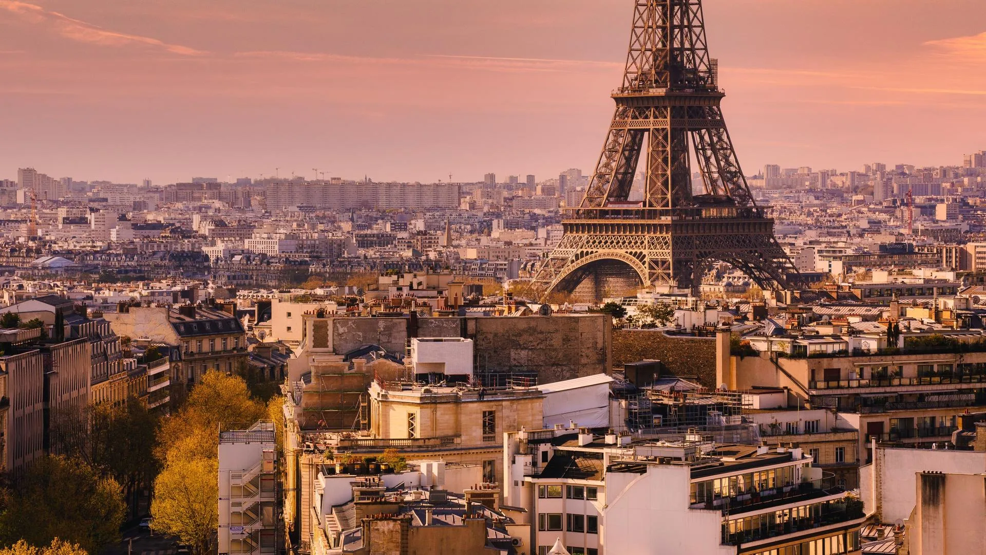 Luxury real estate consulting Paris — 18th century townhouse in the Golden Triangle