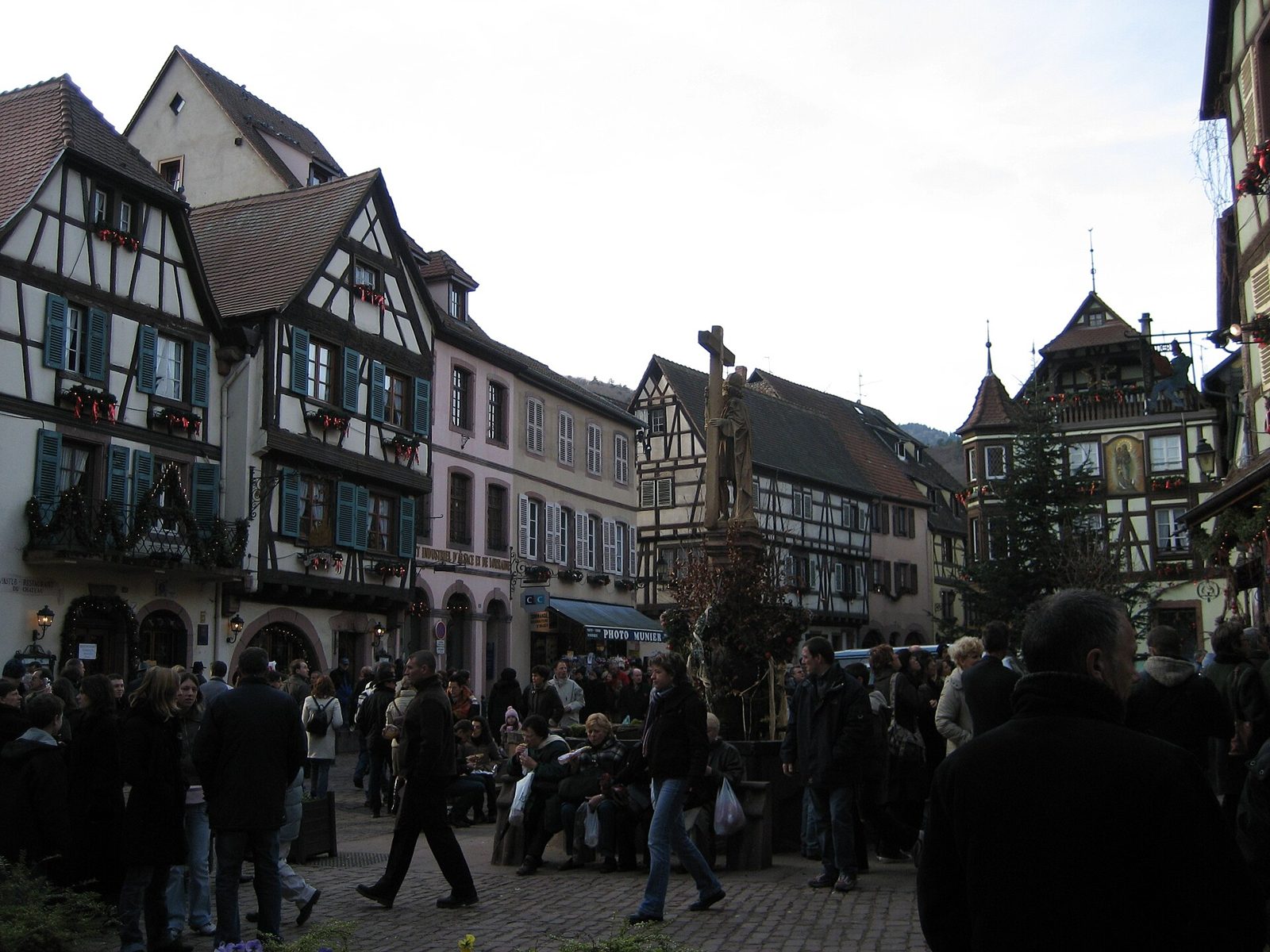 Der Weihnachtsmarkt in Kaysersberg privat: vier Wochenenden in einem mittelalterlichen Dorf