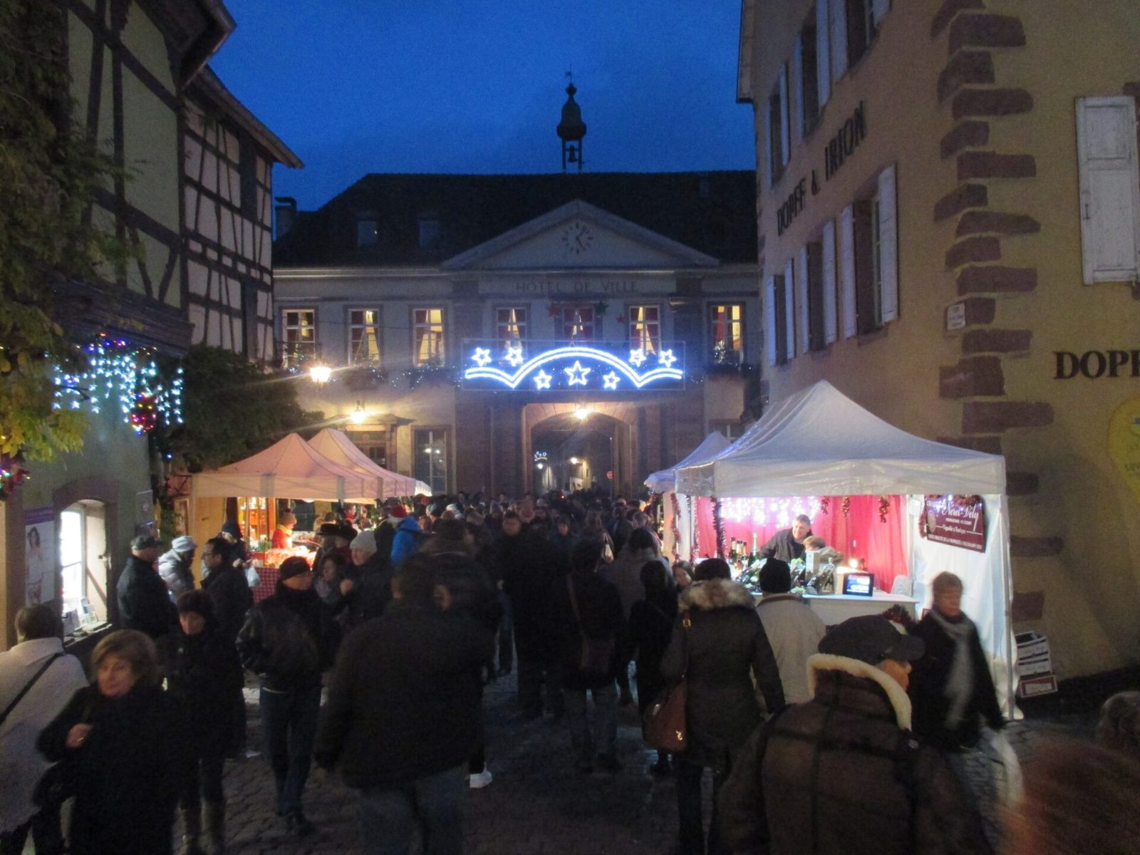 Der Weihnachtsmarkt in Riquewihr privat: Weihnachten in einem Winzerdorf