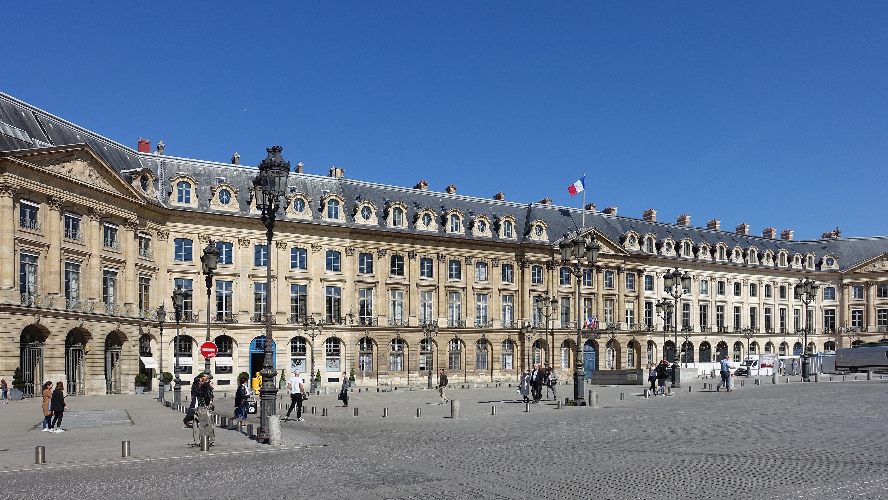 Paris Fashion Week Homme janvier 2027 (FW27) : le guide de conciergerie pour vivre la semaine