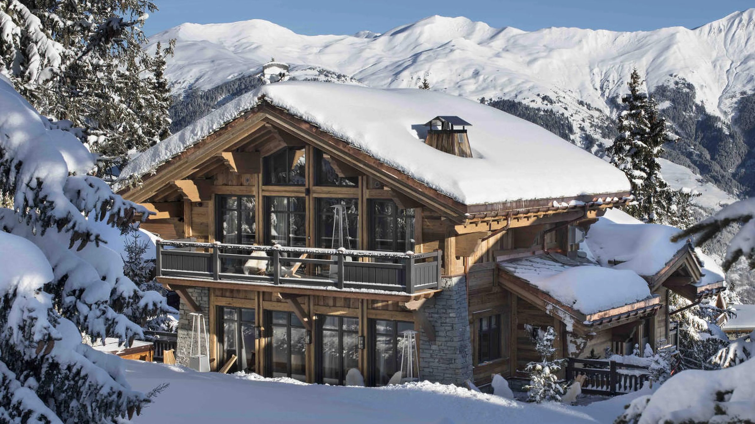 Votre saison d'hiver dans les Alpes, orchestrée Chalet, staff, ski, mobilité - AC Private